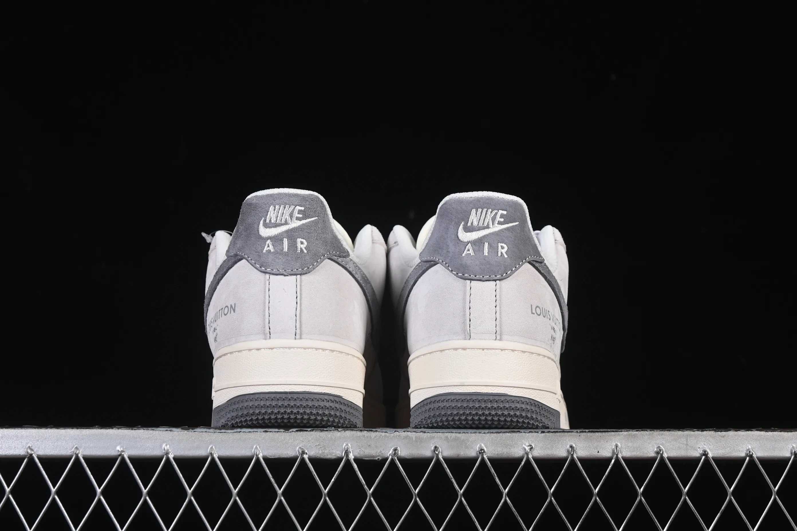 All categories Nk Air Force 1 Air Force series Nk Air Force 1 Low Air Force low-top Nike Air Force 1'07 Low LV co-branded double gray graffiti Air Force 1 low-top casual sneakers CX5050-Y07